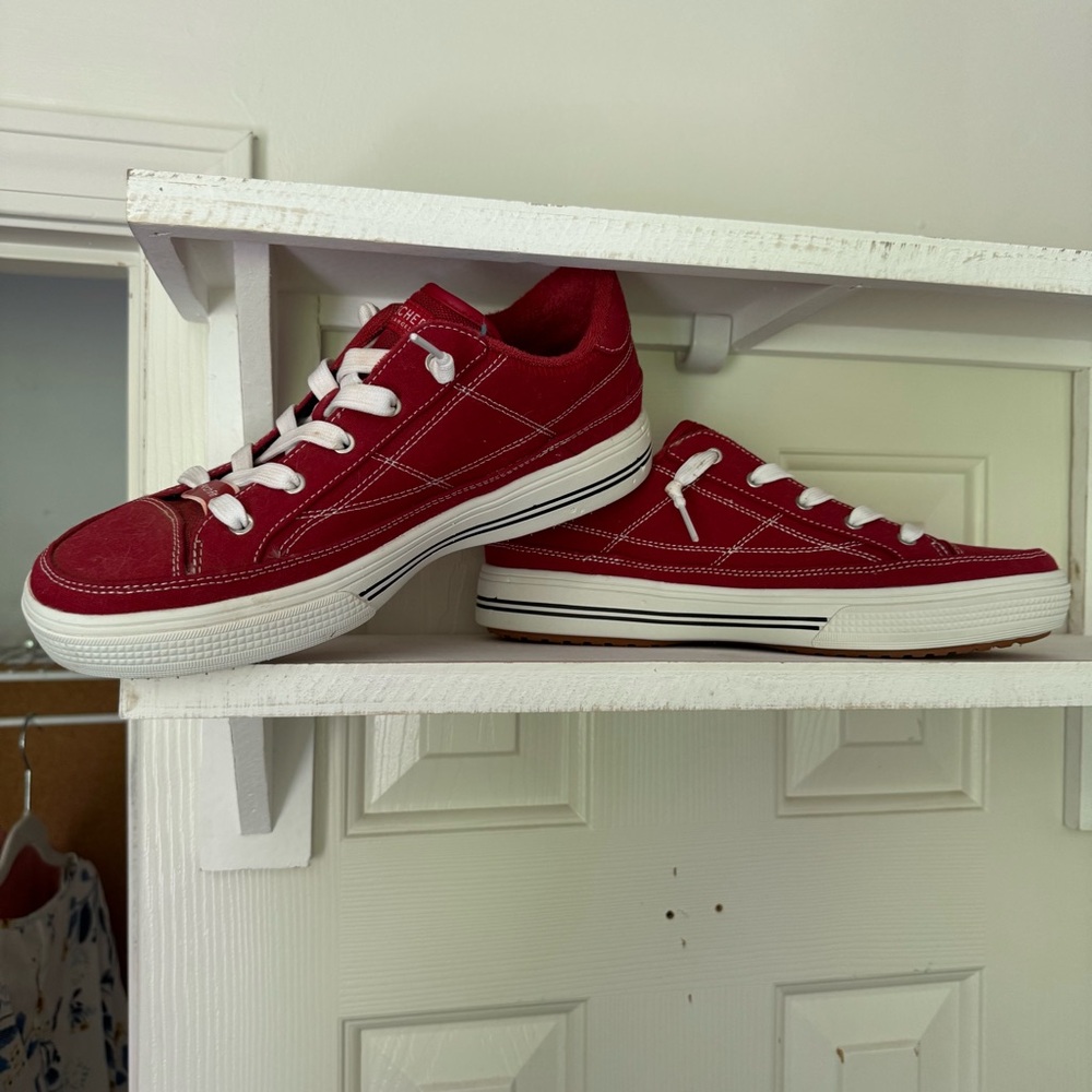 Skechers Red Arch Fit Arcade - Arcata Never Worn
